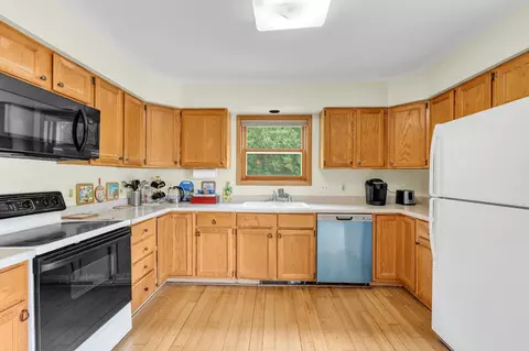 Kitchen - 2941 Maple Run Dr, Madison, WI 53719 photo 3 of 4