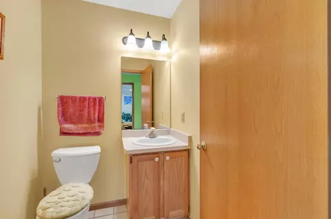Bath - 2941 Maple Run Dr, Madison, WI 53719 photo 1 of 4