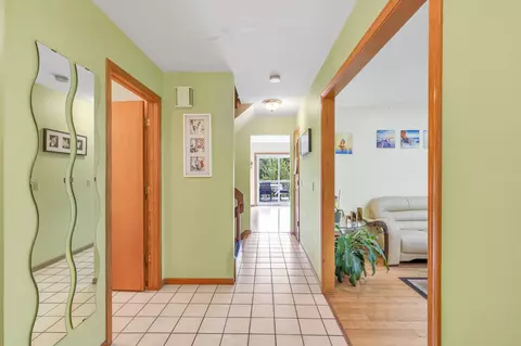 Entry Way - 2941 Maple Run Dr, Madison, WI 53719 photo 2 of 6