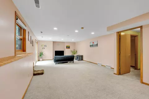 Living - 2941 Maple Run Dr, Madison, WI 53719 photo 4 of 5