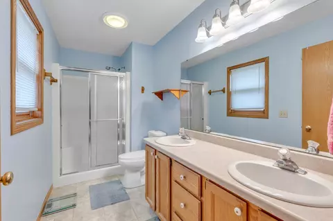 Bath - 2941 Maple Run Dr, Madison, WI 53719 photo 4 of 4