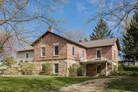 149 151 Merry Christmas Ln, Mineral Point, WI 53565
