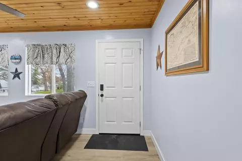 Entry Way - w1325 Spring Grove Road, Ripon, WI 54971 photo 3 of 4