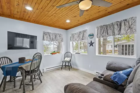 Living - w1325 Spring Grove Road, Ripon, WI 54971 photo 4 of 4