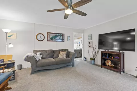 Living - w1325 Spring Grove Road, Ripon, WI 54971 photo 2 of 4