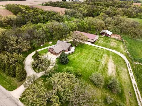 4800 Cub Hollow Rd, Gratiot, WI 53541