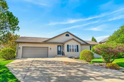 806 Longwood Dr, Oregon, WI 53575