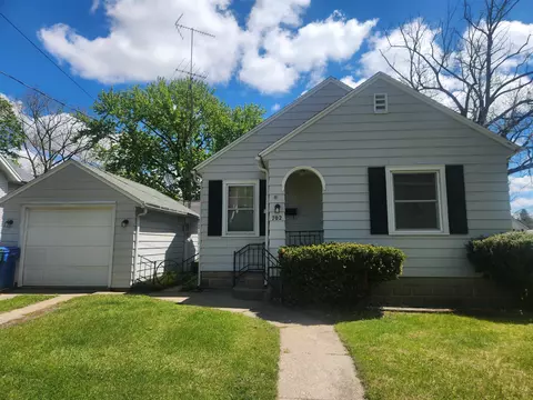 702 Ridge St, Baraboo, WI 53913