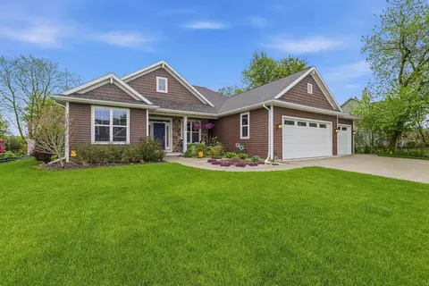 1355 Greystone Dr, Plymouth, WI 53073