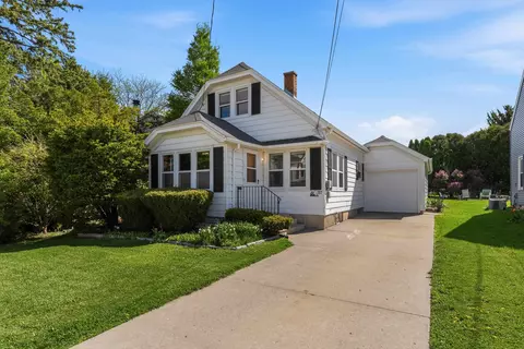 717 N University Ave, Beaver Dam, WI 53916