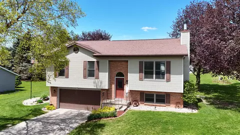 516 W Mohawk Trl, Deforest, WI 53532
