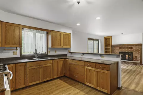 800 Clover Ln, Oregon, WI 53575
