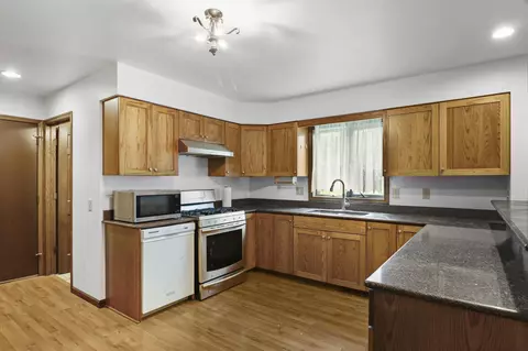800 Clover Ln, Oregon, WI 53575