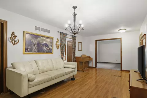 800 Clover Ln, Oregon, WI 53575
