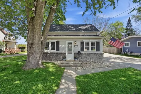 327 Elizabeth St, Lodi, WI 53555