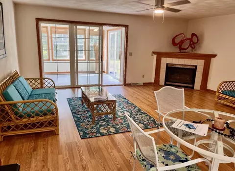 1086 Stonewood Xing, Sun Prairie, WI 53590
