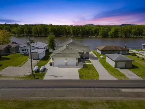 1312 Jack Oak Rd, Cassville, WI 53806