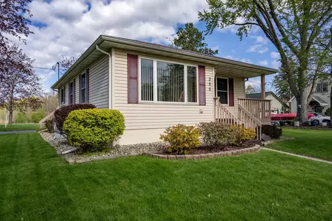 305 Arlington Ave, Mauston, WI 53948