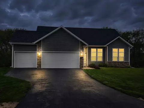Exterior - 611 E Maple Beach Dr, Edgerton, WI 53534 photo 2 of 6