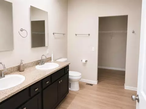 Bath - 611 E Maple Beach Dr, Edgerton, WI 53534 photo 2 of 3