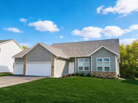 611 E Maple Beach Dr, Edgerton, WI 53534