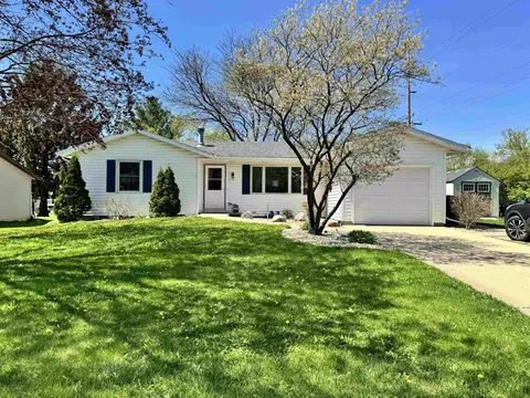416 N Lexington Pkwy, Deforest, WI 53532
