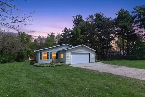 6610 Cemetery Rd, Sun Prairie, WI 53590
