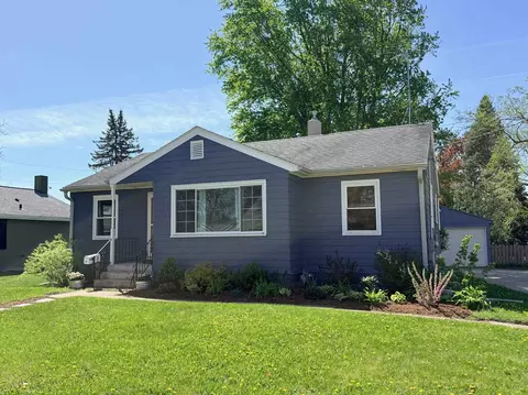 893 Prairie St, Prairie Du Sac, WI 53578