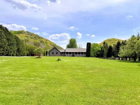 58575 Benhardt Ridge Rd, Eastman, WI 54626
