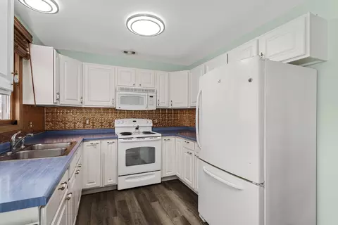 Kitchen - 206 Cedar Ave, Delavan, WI 53115 photo 2 of 2