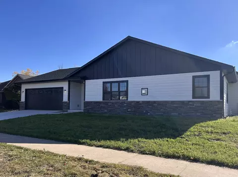 4000 Boulder Dr, Janesville, WI 53546