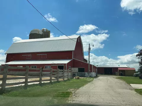 w2317 East Jefferson Road, Chilton, WI 53014