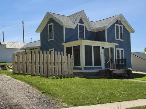 312 W Florence St, Cambria, WI 53923