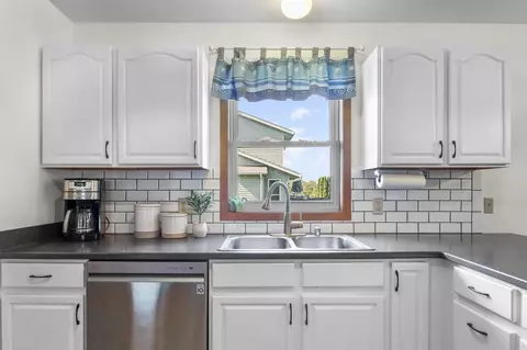 1357 Broadway Dr, Sun Prairie, WI 53590