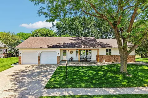 1102 S Holiday Dr, Waunakee, WI 53597