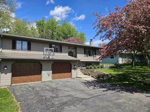 634 Naragansett Ave, Baraboo, WI 53913