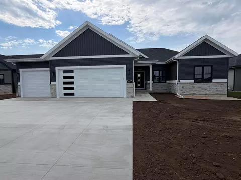 236 Falcon Ct, Sauk City, WI 53583