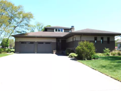 555 N Washington St, Spring Green, WI 53588
