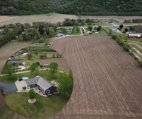 911 Exchange St, Blue River, WI 53518