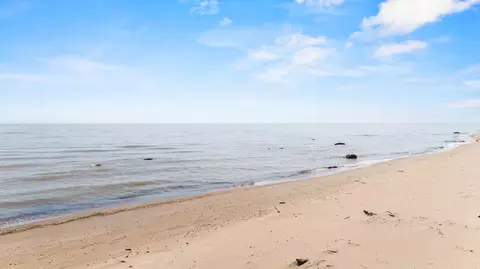 3607 S 10th St, Manitowoc, WI 54220