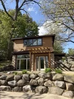 136 Beach Ave, Edgerton, WI 53534