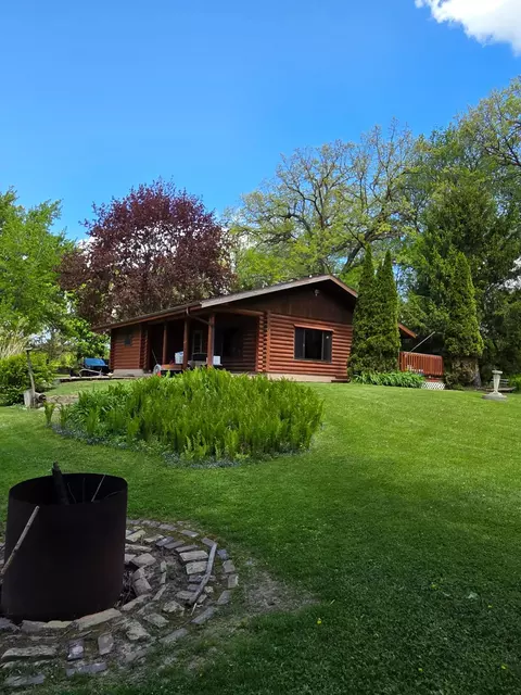 2112 Utica Rd, Cambridge, WI 53523