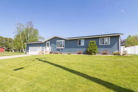 590 Ridge Ave, Platteville, WI 53818