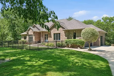1136 Black Oak Trl, Deerfield, WI 53531