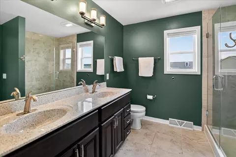 Bath - 4416 Eagle Ridge Ln, Windsor, WI 53598 photo 4 of 8