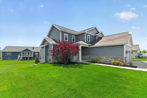 Exterior - 4416 Eagle Ridge Ln, Windsor, WI 53598 photo 4 of 9