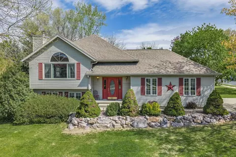1827 Huntington Park Dr, Reedsburg, WI 53959
