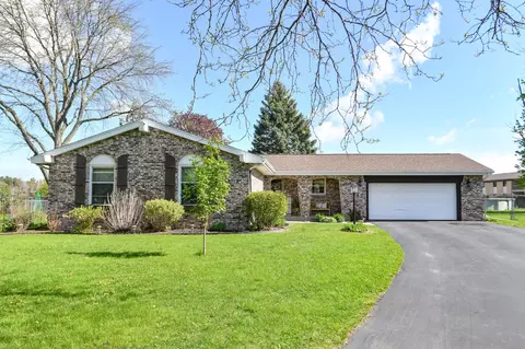 2749 N Butlin Dr, Beloit, WI 53511