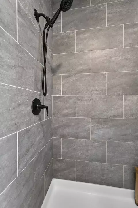 Bath - 4419 Eagle Ridge Ln, Windsor, WI 53598 photo 3 of 5