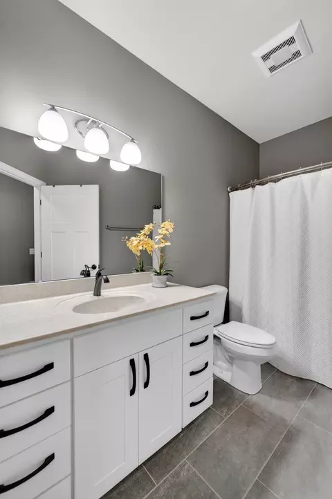 Bath - 4419 Eagle Ridge Ln, Windsor, WI 53598 photo 4 of 5